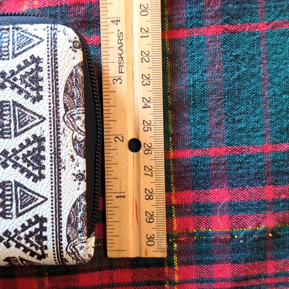 Vegan leather zip around wallet - Picture 2 of 11